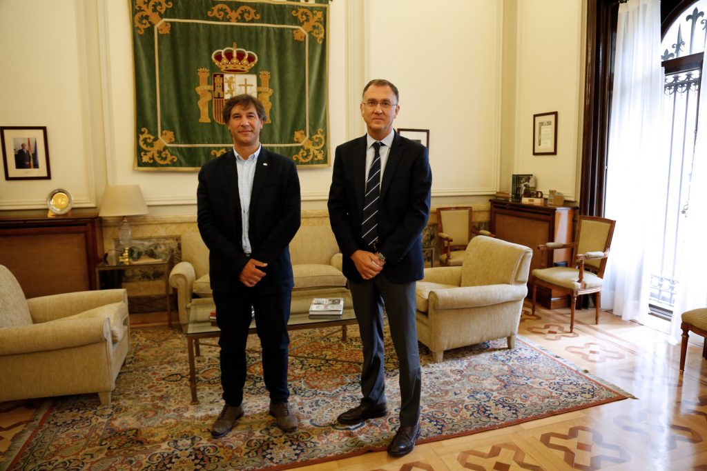 Reunión mantenida entre el delegado en Derechos Humanos y para la Convención de la ONU del CERMI, Gregorio Saravia Méndez, junto con el fiscal de sala delegado para los Delitos de Odio y Contra la Discriminación, Fernando Rodríguez Rey