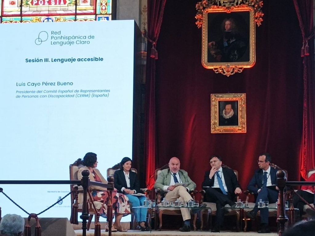 El presidente del CERMI, Luis Cayo Pérez Bueno, durante su disertación en la I Convención de la Red Panhispánica de Lenguaje Claro, celebrada en la sede de la Real Academia Española