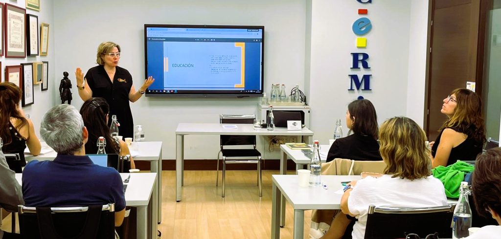 Ana Sastre durante su ponencia