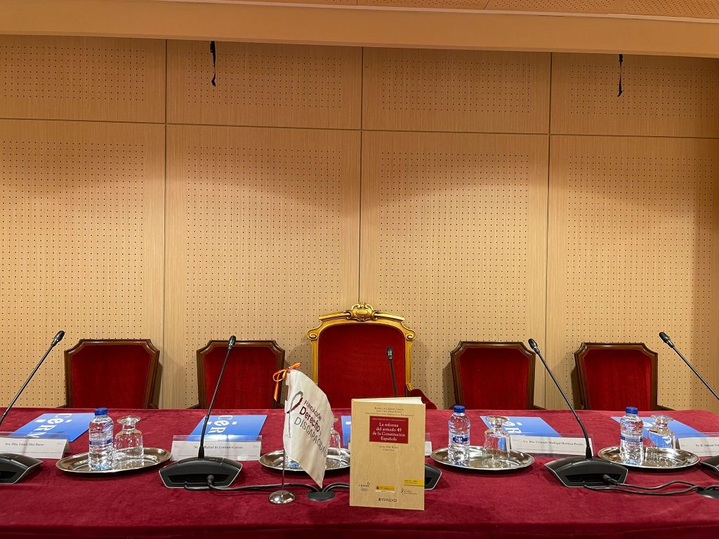 Mesa de presentación de la obra “La reforma del artículo 49 de la Constitución Española”