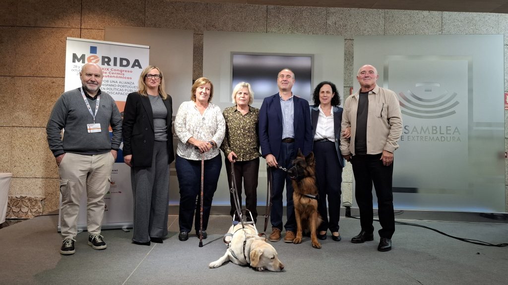 Foto clausura- junto a presidenta Asamblea de Extremadura