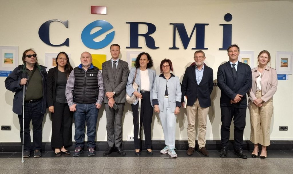 Foto de familia de las reunión del CERMI con Expertise France